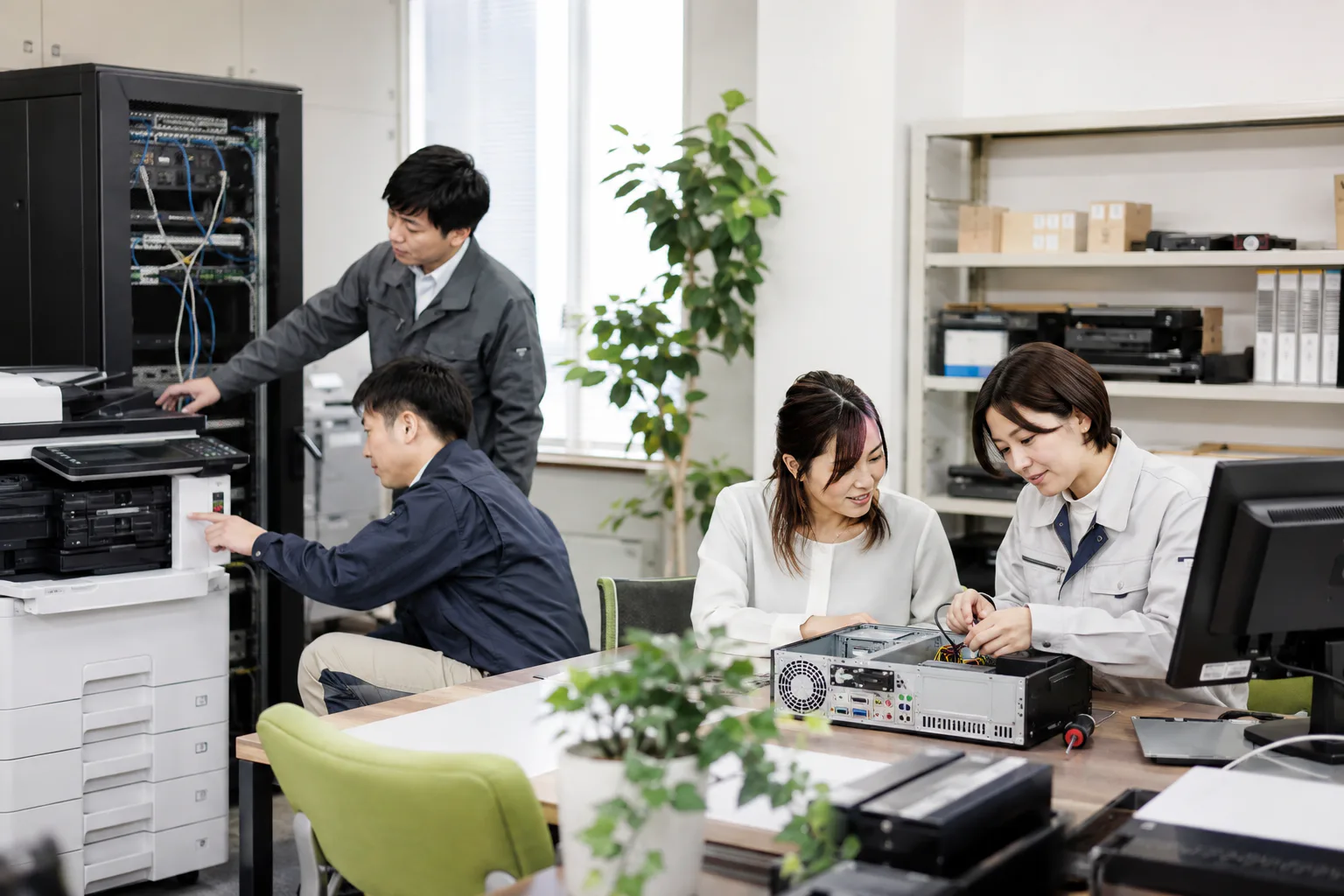 OA・ITとパソコン支援を異なる現場から担うスタッフ